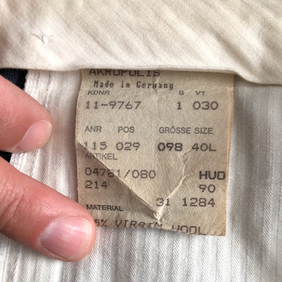 Hugo Boss blue men’s suit, jacket size 40 L and pants 31 x 36, made in Germany. - Picture 12 of 13